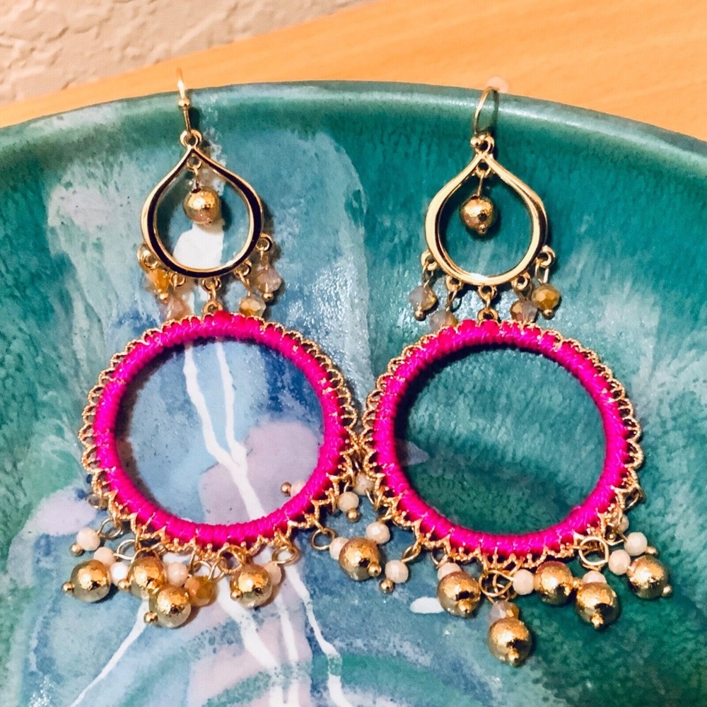 LILLY PULITZER NWT EARRINGS BEACHCOMBER Gypsy Boho HOT PINK ⭐️DANGLING /Pierced - Picture 2 of 16